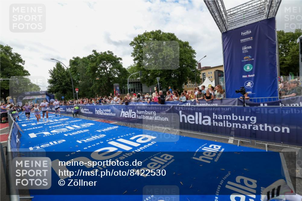29.06.2025 - hella hamburg halbmarathon Zöllner http://msf.ph/oto/8422530 29.06.2025 10:32:36 Ziel 1707, 11745, 11877, 13199, 14293, 14908, 18135, 18562, 18563 meine-sportfotos.de