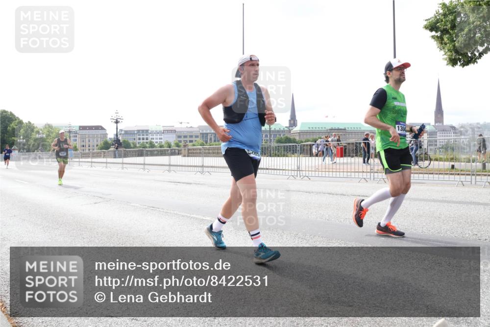 29.06.2025 - hella hamburg halbmarathon Lena Gebhardt http://msf.ph/oto/8422531 29.06.2025 10:27:56 Lombardsbrücke 1304, 1148, 2080, 3389, 4372, 5177, 5285, 5369, 5847, 6214, 6632, 7497, 7764, 7978, 8085, 8215, 9567, 9688, 10158, 10412, 10413, 11692, 11739, 12500, 12780, 12823, 12842, 13043, 13568, 13678, 13860, 14017, 14155, 14206, 15123, 15607, 15608, 16569, 16804, 16838, 17427, 17791, 18012, 18256, 18301, 18626, 18766 meine-sportfotos.de