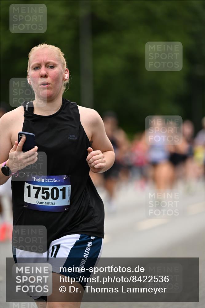 29.06.2025 - hella hamburg halbmarathon Dr. Thomas Lammeyer http://msf.ph/oto/8422536 29.06.2025 10:48:16 Kennedybrücke 1400, 1816, 2258, 2343, 2361, 3597, 4636, 4866, 5001, 5192, 5201, 5214, 5649, 5902, 5905, 6096, 6226, 6334, 6931, 7197, 7205, 8504, 9704, 9879, 10006, 10097, 10220, 11093, 11279 meine-sportfotos.de