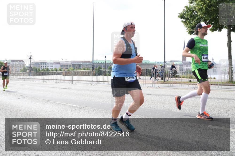 29.06.2025 - hella hamburg halbmarathon Lena Gebhardt http://msf.ph/oto/8422546 29.06.2025 10:27:56 Lombardsbrücke 9567, 5285, 1304, 1148, 2080, 3389, 4372, 5177, 5285, 5369, 5847, 6214, 6632, 7497, 7764, 7978, 8085, 8215, 9567, 9688, 10158, 10412, 10413, 11692, 11739, 12500, 12780, 12823, 12842, 13043, 13568, 13678, 13860, 14017, 14155, 14206, 15123, 15607, 15608, 16569, 16804, 16838, 17427, 17791, 18012, 18256, 18301, 18626, 18766 meine-sportfotos.de