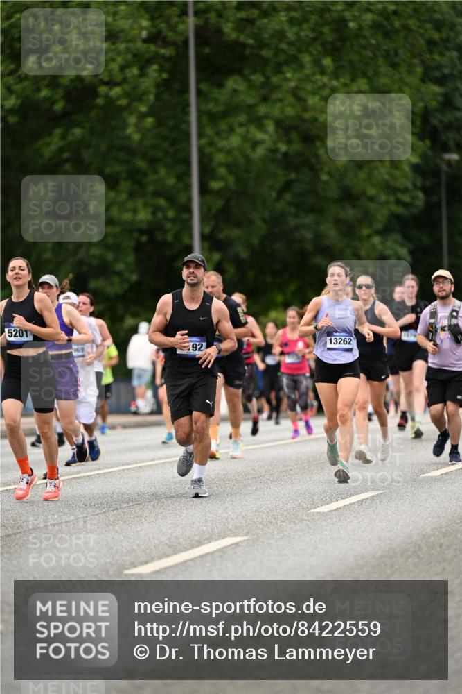 29.06.2025 - hella hamburg halbmarathon Dr. Thomas Lammeyer http://msf.ph/oto/8422559 29.06.2025 10:48:17 Kennedybrücke 1400, 1816, 2258, 2343, 2361, 2733, 3597, 4636, 4866, 5001, 5192, 5201, 5214, 5649, 5902, 5905, 6096, 6226, 6334, 6931, 7197, 7205, 8504, 9704, 9879, 10006, 10097, 10220, 11093, 11279 meine-sportfotos.de