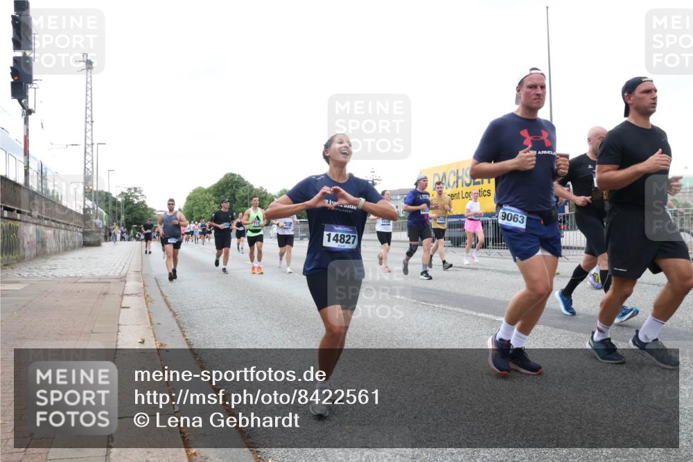 29.06.2025 - hella hamburg halbmarathon Lena Gebhardt http://msf.ph/oto/8422561 29.06.2025 10:52:51 Lombardsbrücke 9063, 1543, 14827, 1369, 1826, 2146, 2291, 2362, 2420, 2528, 2701, 2983, 2988, 3140, 3227, 3787, 4591, 4729, 5360, 6135, 6521, 6671, 7032, 7511, 7681, 7735, 7737, 7812, 8641, 9068, 9070, 9103, 9545, 9731, 10055, 10080, 10392, 10417, 10568, 10600, 10661, 10879, 10928, 10981, 11297, 11520, 11524, 11919, 12127, 12128, 12994, 13489, 13916, 13917, 14009, 14765, 14807, 14977, 14979, 16137 meine-sportfotos.de