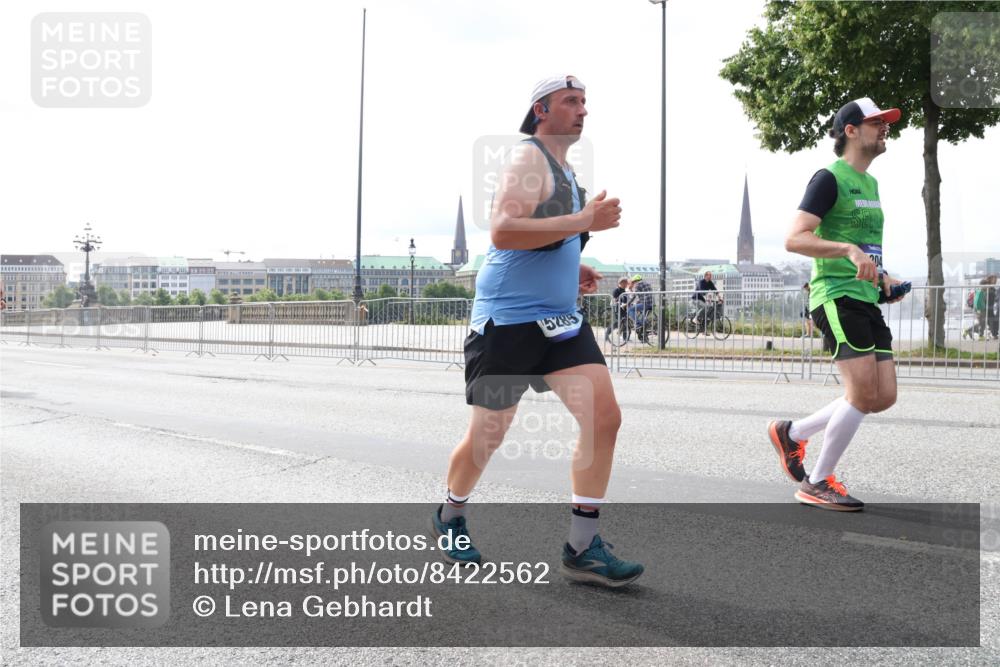 29.06.2025 - hella hamburg halbmarathon Lena Gebhardt http://msf.ph/oto/8422562 29.06.2025 10:27:56 Lombardsbrücke 304, 1148, 2080, 3389, 4372, 5177, 5285, 5369, 5847, 6214, 6632, 7497, 7764, 7978, 8085, 8215, 9567, 9688, 10158, 10412, 10413, 11692, 11739, 12500, 12780, 12823, 12842, 13043, 13568, 13678, 13860, 14017, 14155, 14206, 15123, 15607, 15608, 16569, 16804, 16838, 17427, 17791, 18012, 18256, 18301, 18626, 18766 meine-sportfotos.de