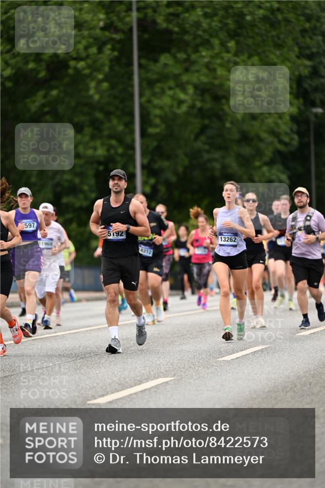 29.06.2025 - hella hamburg halbmarathon Dr. Thomas Lammeyer http://msf.ph/oto/8422573 29.06.2025 10:48:17 Kennedybrücke 1400, 1816, 2258, 2343, 2361, 2733, 3597, 4636, 4866, 5001, 5192, 5201, 5214, 5649, 5902, 5905, 6096, 6226, 6334, 6931, 7197, 7205, 8504, 9704, 9879, 10006, 10097, 10220, 11093, 11279 meine-sportfotos.de