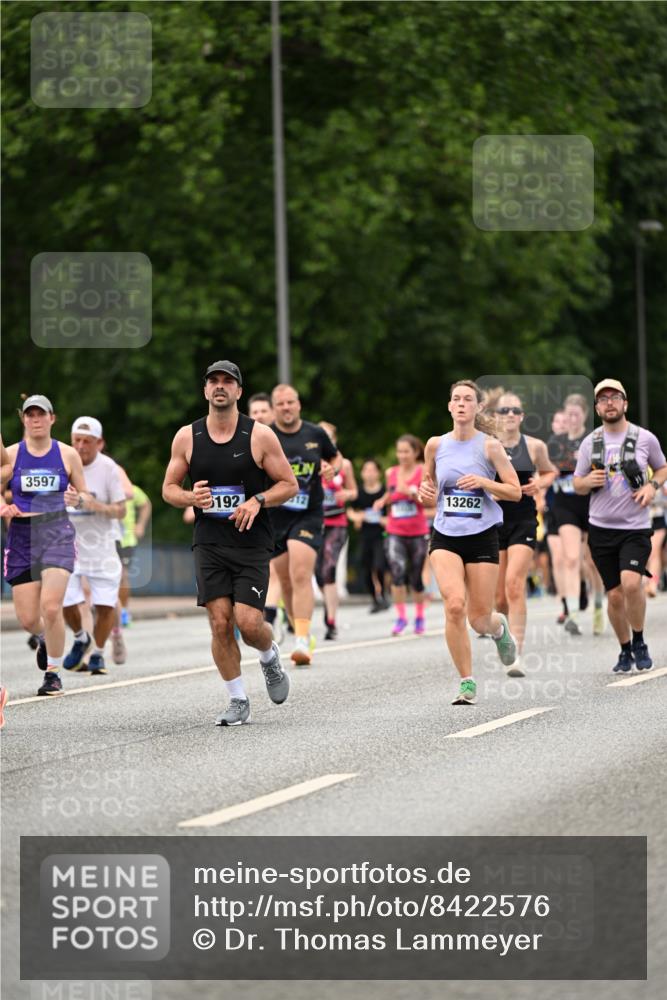 29.06.2025 - hella hamburg halbmarathon Dr. Thomas Lammeyer http://msf.ph/oto/8422576 29.06.2025 10:48:17 Kennedybrücke 1400, 1816, 2258, 2343, 2361, 2733, 3597, 4636, 4866, 5001, 5192, 5201, 5214, 5649, 5902, 5905, 6096, 6226, 6334, 6931, 7197, 7205, 8504, 9704, 9879, 10006, 10097, 10220, 11093, 11279 meine-sportfotos.de