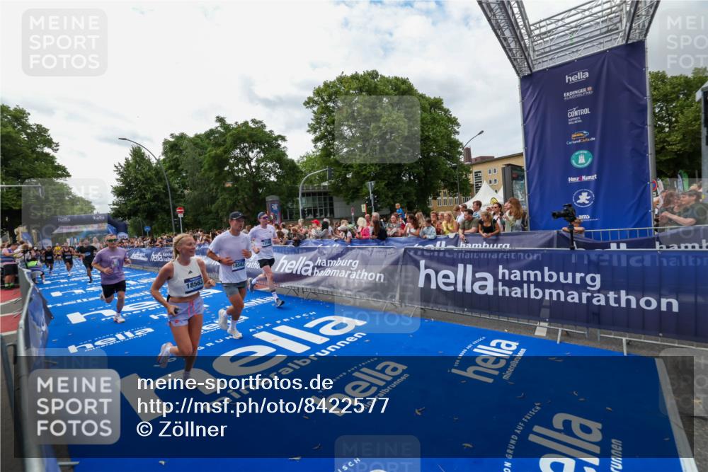 29.06.2025 - hella hamburg halbmarathon Zöllner http://msf.ph/oto/8422577 29.06.2025 10:32:38 Ziel 1707, 1990, 11877, 13199, 14293, 14908, 16619, 18135, 18562, 18563 meine-sportfotos.de