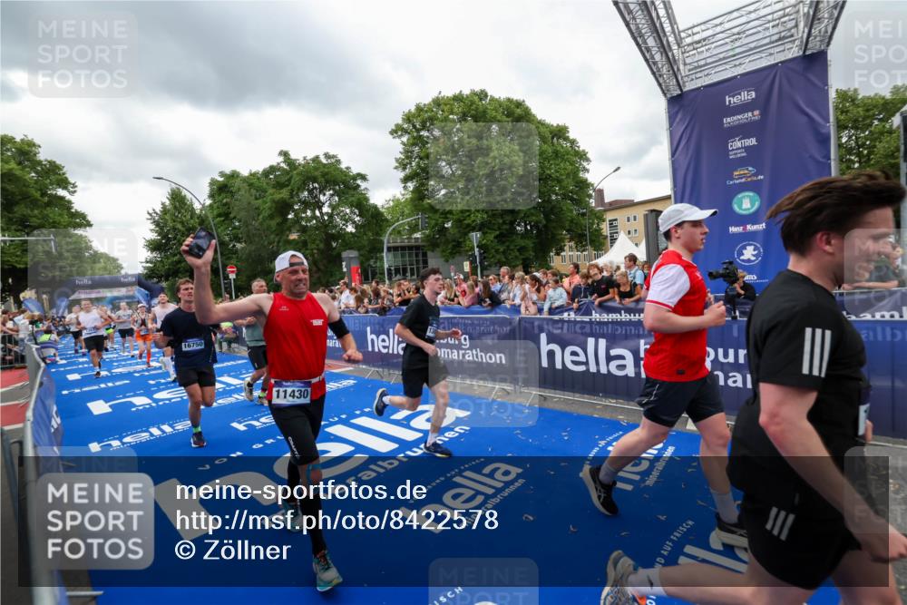 29.06.2025 - hella hamburg halbmarathon Zöllner http://msf.ph/oto/8422578 29.06.2025 10:54:25 Ziel 1267, 1442, 3426, 4635, 6511, 6512, 8223, 8772, 11009, 11430, 12321, 12362, 13289, 13803, 15946, 16327, 16574, 16750, 16879, 17087, 17698, 18268, 19067 meine-sportfotos.de