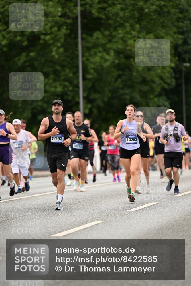 29.06.2025 - hella hamburg halbmarathon Dr. Thomas Lammeyer http://msf.ph/oto/8422585 29.06.2025 10:48:17 Kennedybrücke 1400, 1816, 2258, 2343, 2361, 2733, 3597, 4636, 4866, 5001, 5192, 5201, 5214, 5649, 5902, 5905, 6096, 6226, 6334, 6931, 7197, 7205, 8504, 9704, 9879, 10006, 10097, 10220, 11093, 11279 meine-sportfotos.de