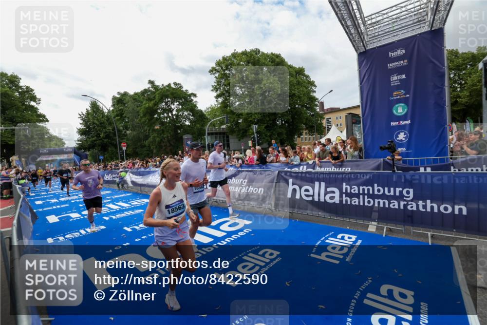 29.06.2025 - hella hamburg halbmarathon Zöllner http://msf.ph/oto/8422590 29.06.2025 10:32:38 Ziel 1707, 1990, 11877, 13199, 14293, 14908, 16619, 18135, 18562, 18563 meine-sportfotos.de