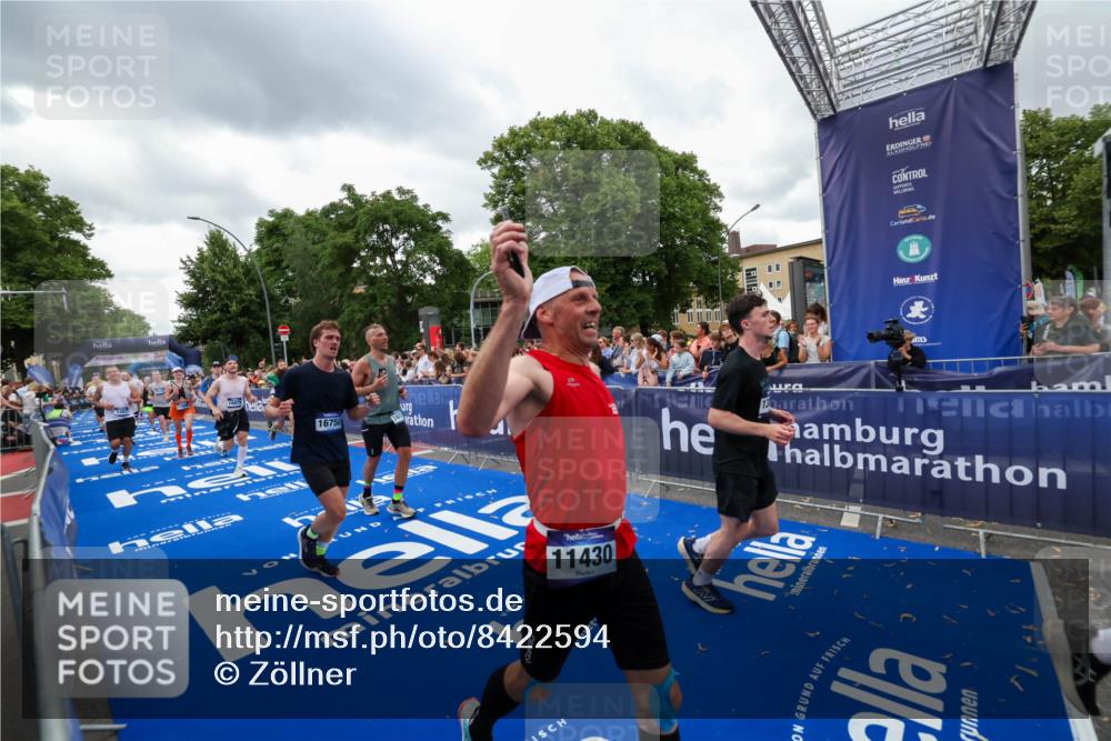29.06.2025 - hella hamburg halbmarathon Zöllner http://msf.ph/oto/8422594 29.06.2025 10:54:25 Ziel 1267, 1442, 3426, 4635, 6511, 6512, 8223, 8772, 11009, 11430, 12321, 12362, 13289, 13803, 15946, 16327, 16574, 16750, 16879, 17087, 17698, 18268, 19067 meine-sportfotos.de