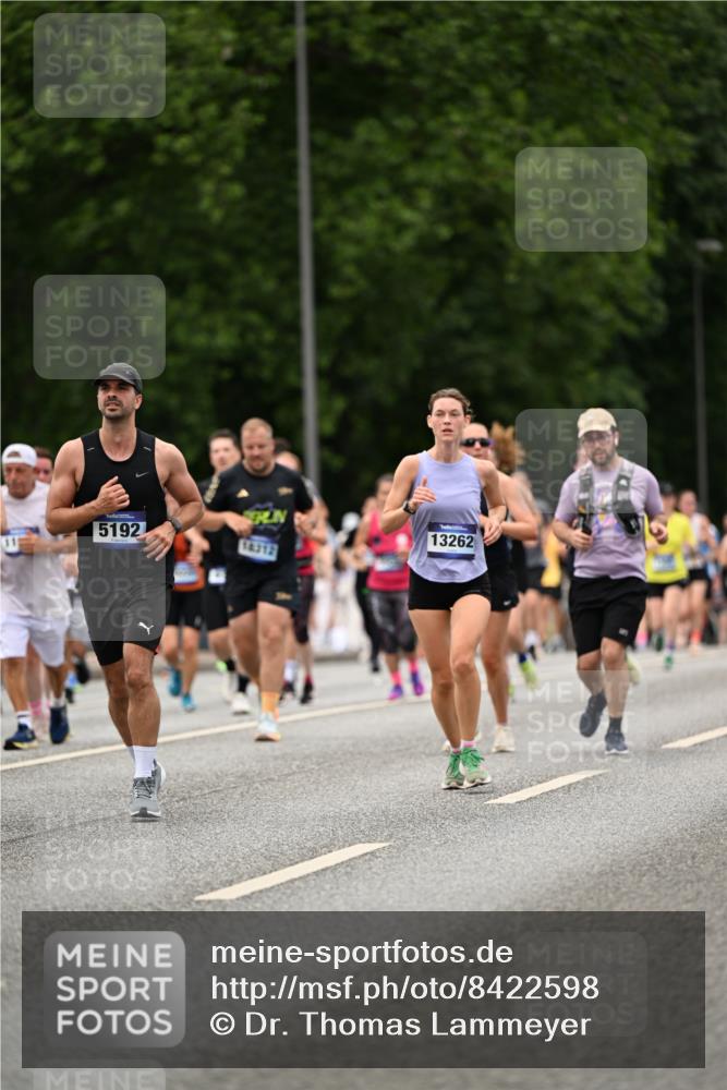 29.06.2025 - hella hamburg halbmarathon Dr. Thomas Lammeyer http://msf.ph/oto/8422598 29.06.2025 10:48:18 Kennedybrücke 1400, 1816, 2258, 2343, 2361, 2733, 3597, 4636, 4866, 5001, 5192, 5201, 5214, 5649, 5902, 5905, 6096, 6226, 6334, 6931, 7197, 7205, 8504, 9704, 9879, 10006, 10097, 10220, 11093, 11279 meine-sportfotos.de