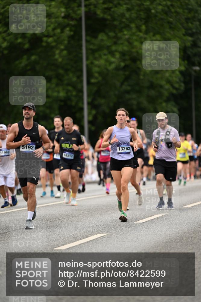 29.06.2025 - hella hamburg halbmarathon Dr. Thomas Lammeyer http://msf.ph/oto/8422599 29.06.2025 10:48:18 Kennedybrücke 1400, 1816, 2258, 2343, 2361, 2733, 3597, 4636, 4866, 5001, 5192, 5201, 5214, 5649, 5902, 5905, 6096, 6226, 6334, 6931, 7197, 7205, 8504, 9704, 9879, 10006, 10097, 10220, 11093, 11279 meine-sportfotos.de