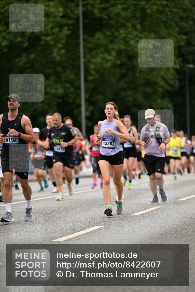 29.06.2025 - hella hamburg halbmarathon Dr. Thomas Lammeyer http://msf.ph/oto/8422607 29.06.2025 10:48:18 Kennedybrücke 1400, 1816, 2258, 2343, 2361, 2733, 3597, 4636, 4866, 5001, 5192, 5201, 5214, 5649, 5902, 5905, 6096, 6226, 6334, 6931, 7197, 7205, 8504, 9704, 9879, 10006, 10097, 10220, 11093, 11279 meine-sportfotos.de