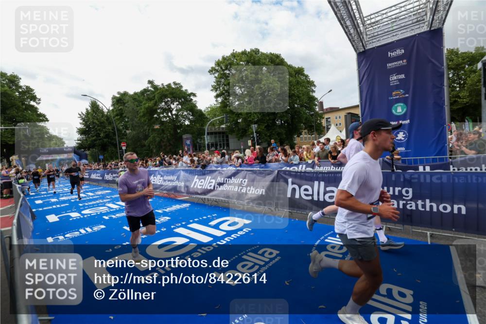 29.06.2025 - hella hamburg halbmarathon Zöllner http://msf.ph/oto/8422614 29.06.2025 10:32:39 Ziel 1707, 1990, 11877, 13199, 14293, 14908, 16619, 18135, 18562, 18563 meine-sportfotos.de