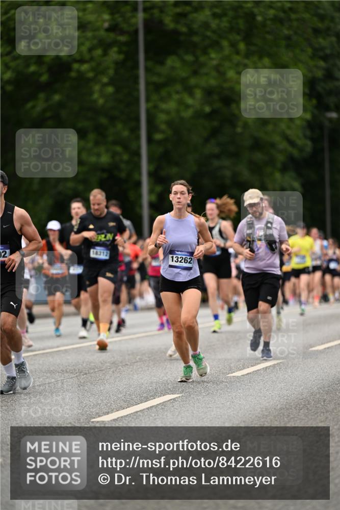29.06.2025 - hella hamburg halbmarathon Dr. Thomas Lammeyer http://msf.ph/oto/8422616 29.06.2025 10:48:19 Kennedybrücke 1400, 1459, 1816, 2258, 2343, 2733, 3597, 4636, 4866, 5001, 5192, 5201, 5214, 5649, 5902, 5905, 6096, 6226, 6334, 6931, 7197, 7205, 8504, 9704, 9879, 10006, 10097, 10220, 11093, 11279 meine-sportfotos.de