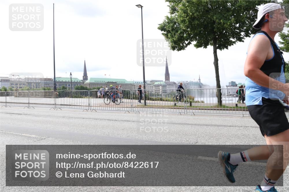 29.06.2025 - hella hamburg halbmarathon Lena Gebhardt http://msf.ph/oto/8422617 29.06.2025 10:27:57 Lombardsbrücke 1148, 2080, 3389, 4372, 5177, 5285, 5369, 5604, 5847, 6214, 6632, 7497, 7764, 7978, 8085, 8215, 9567, 9654, 9688, 10158, 10412, 10413, 11692, 11739, 12780, 12823, 12842, 13043, 13568, 13678, 13860, 14017, 14155, 14206, 15123, 15607, 15608, 16569, 16804, 16838, 17427, 17791, 18012, 18256, 18301, 18626, 18766 meine-sportfotos.de