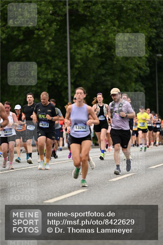 29.06.2025 - hella hamburg halbmarathon Dr. Thomas Lammeyer http://msf.ph/oto/8422629 29.06.2025 10:48:19 Kennedybrücke 1400, 1459, 1816, 2258, 2343, 2733, 3597, 4636, 4866, 5001, 5192, 5201, 5214, 5649, 5902, 5905, 6096, 6226, 6334, 6931, 7197, 7205, 8504, 9704, 9879, 10006, 10097, 10220, 11093, 11279 meine-sportfotos.de