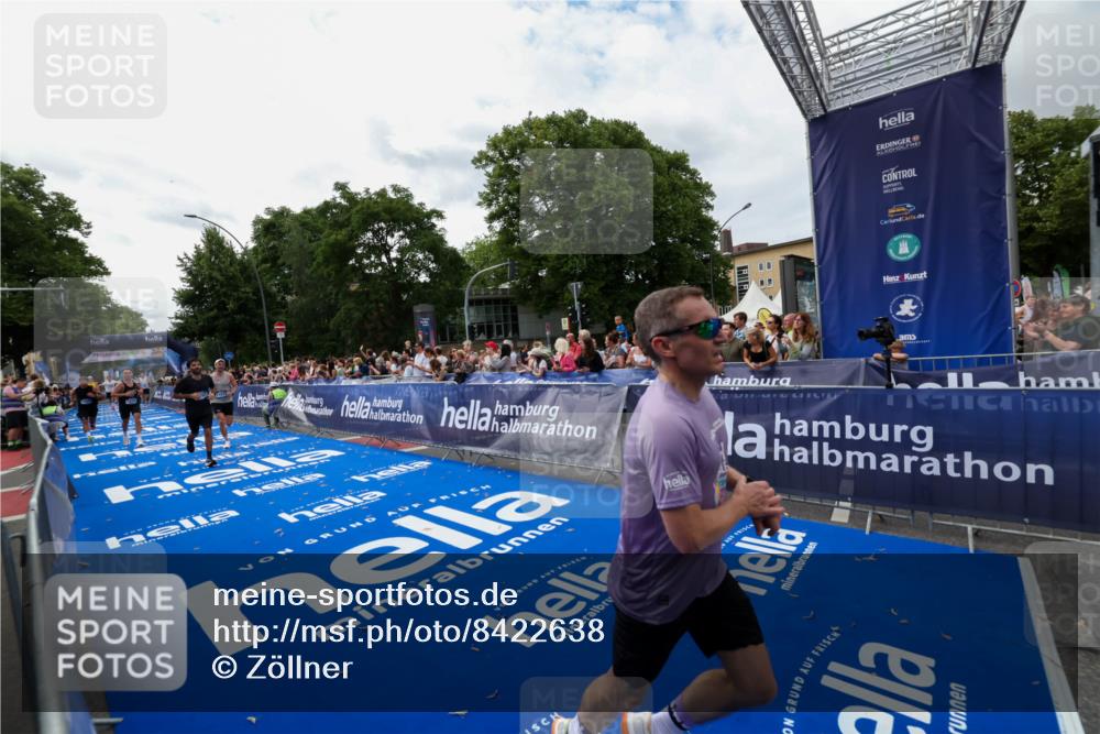 29.06.2025 - hella hamburg halbmarathon Zöllner http://msf.ph/oto/8422638 29.06.2025 10:32:40 Ziel 1707, 1990, 11877, 13961, 14293, 14908, 16619, 18135 meine-sportfotos.de