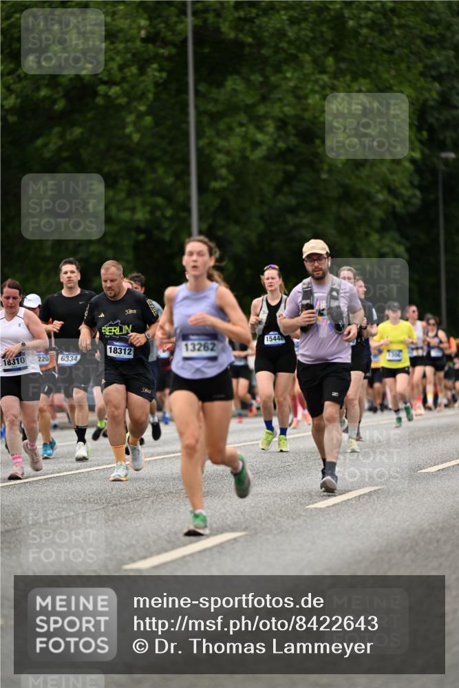 29.06.2025 - hella hamburg halbmarathon Dr. Thomas Lammeyer http://msf.ph/oto/8422643 29.06.2025 10:48:19 Kennedybrücke 1400, 1459, 1816, 2258, 2343, 2733, 3597, 4636, 4866, 5001, 5192, 5201, 5214, 5649, 5902, 5905, 6096, 6226, 6334, 6931, 7197, 7205, 8504, 9704, 9879, 10006, 10097, 10220, 11093, 11279 meine-sportfotos.de