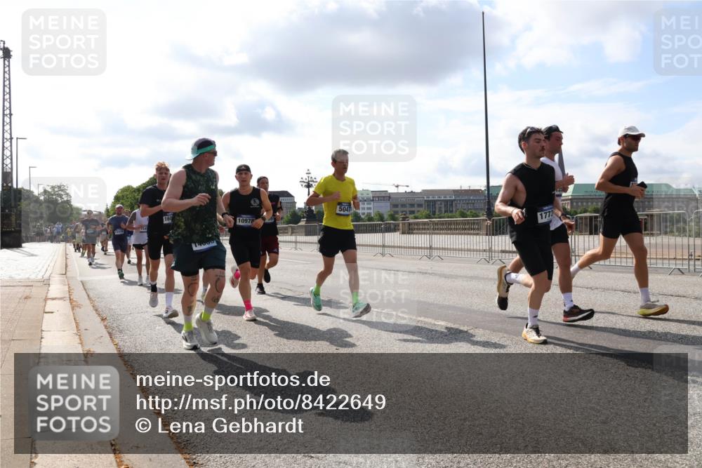 29.06.2025 - hella hamburg halbmarathon Lena Gebhardt http://msf.ph/oto/8422649 29.06.2025 09:51:59 Lombardsbrücke 10978, 5047, 1057, 1312, 1353, 1520, 1569, 1570, 1604, 1631, 1763, 1903, 2653, 2880, 3305, 3437, 3697, 4297, 4634, 4843, 4865, 4991, 5014, 5047, 5129, 5231, 5336, 5375, 5410, 5690, 5987, 6373, 6490, 6700, 6705, 6711, 6770, 7092, 7105, 7185, 7363, 7710, 8074, 8346, 8359, 8564, 8871, 8900, 9114, 9358, 9364, 9547, 9659, 10319, 10375, 10480, 10669, 10691, 10934, 10978, 11021, 11417, 11714, 11821, 12438, 12623, 12711 meine-sportfotos.de