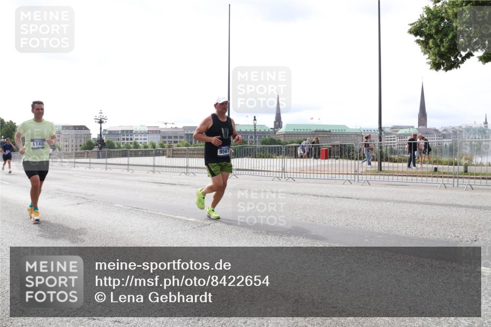 29.06.2025 - hella hamburg halbmarathon Lena Gebhardt http://msf.ph/oto/8422654 29.06.2025 10:27:58 Lombardsbrücke 1148, 9567, 1148, 2080, 3389, 4372, 5177, 5285, 5369, 5604, 5847, 6214, 6632, 7497, 7764, 7978, 8085, 8215, 9567, 9653, 9654, 9688, 10158, 10412, 10413, 11692, 11739, 12780, 12823, 12842, 13043, 13568, 13678, 13860, 14017, 14155, 14206, 15123, 15607, 15608, 16569, 16804, 16838, 17427, 17791, 18012, 18256, 18301, 18626, 18766 meine-sportfotos.de