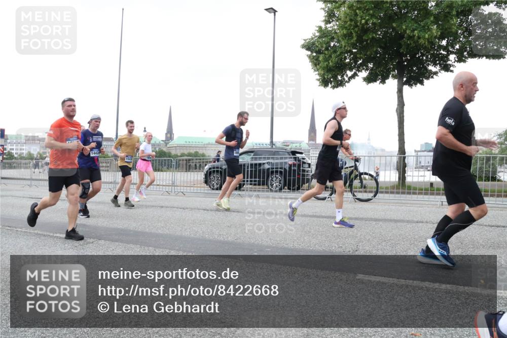 29.06.2025 - hella hamburg halbmarathon Lena Gebhardt http://msf.ph/oto/8422668 29.06.2025 10:52:52 Lombardsbrücke 14424, 1543, 1369, 1826, 2146, 2291, 2362, 2420, 2528, 2701, 2983, 2988, 3140, 3227, 3787, 4591, 4626, 4729, 5360, 6135, 6521, 6671, 7032, 7511, 7681, 7737, 7812, 8641, 9068, 9070, 9103, 9545, 10055, 10080, 10392, 10417, 10568, 10600, 10661, 10879, 10928, 10981, 11297, 11520, 11524, 11919, 12127, 12128, 12994, 13489, 13916, 13917, 14009, 14765, 14807, 14977, 14979, 16137 meine-sportfotos.de