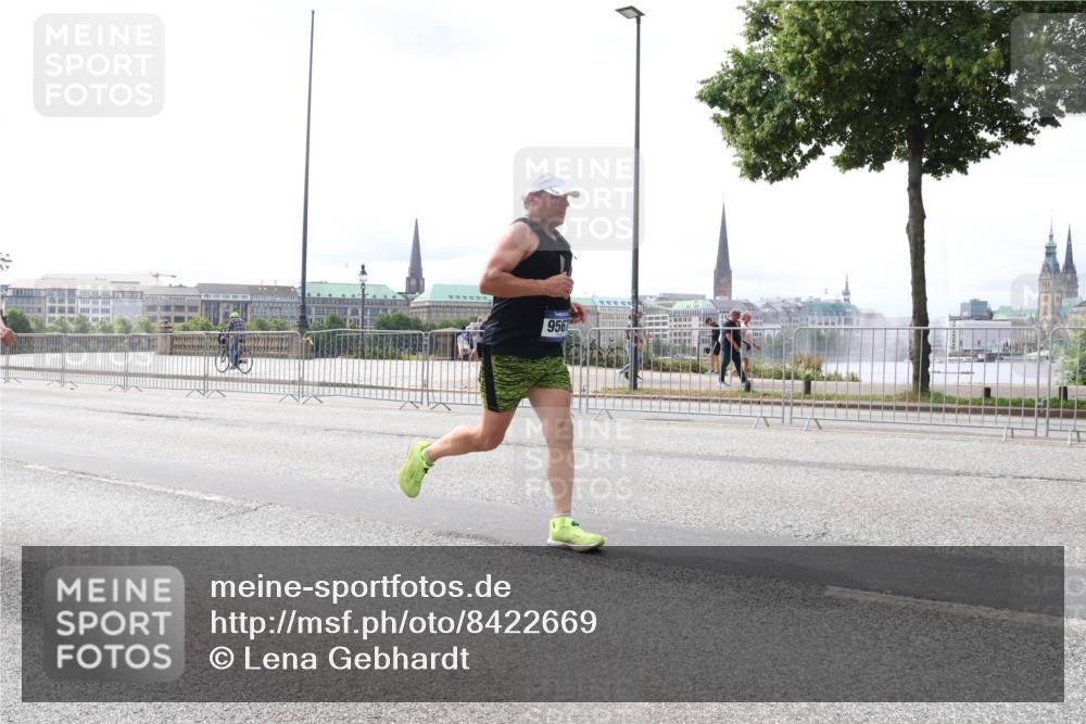 29.06.2025 - hella hamburg halbmarathon Lena Gebhardt http://msf.ph/oto/8422669 29.06.2025 10:27:59 Lombardsbrücke 9567, 1148, 2080, 3389, 5177, 5285, 5369, 5604, 5847, 6214, 6632, 7497, 7764, 7978, 8085, 8215, 9567, 9653, 9654, 9688, 10158, 10412, 10413, 11692, 11739, 12780, 12823, 12842, 13043, 13568, 13678, 13860, 14017, 14155, 14206, 15123, 15607, 15608, 16569, 16804, 16838, 17427, 17791, 18012, 18256, 18301, 18626 meine-sportfotos.de