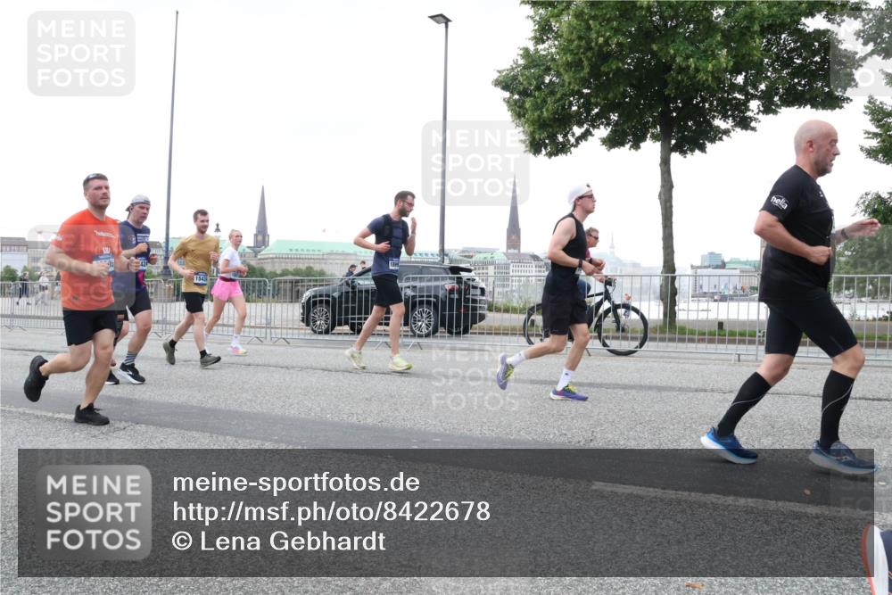 29.06.2025 - hella hamburg halbmarathon Lena Gebhardt http://msf.ph/oto/8422678 29.06.2025 10:52:52 Lombardsbrücke 1543, 1369, 1826, 2146, 2291, 2362, 2420, 2528, 2701, 2983, 2988, 3140, 3227, 3787, 4591, 4626, 4729, 5360, 6135, 6521, 6671, 7032, 7511, 7681, 7737, 7812, 8641, 9068, 9070, 9103, 9545, 10055, 10080, 10392, 10417, 10568, 10600, 10661, 10879, 10928, 10981, 11297, 11520, 11524, 11919, 12127, 12128, 12994, 13489, 13916, 13917, 14009, 14765, 14807, 14977, 14979, 16137 meine-sportfotos.de