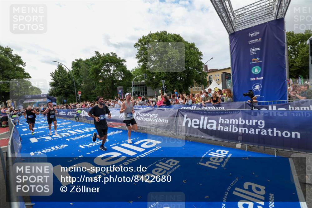 29.06.2025 - hella hamburg halbmarathon Zöllner http://msf.ph/oto/8422680 29.06.2025 10:32:41 Ziel 1707, 1990, 11877, 12987, 13961, 14293, 14908, 16619, 17117, 18135 meine-sportfotos.de