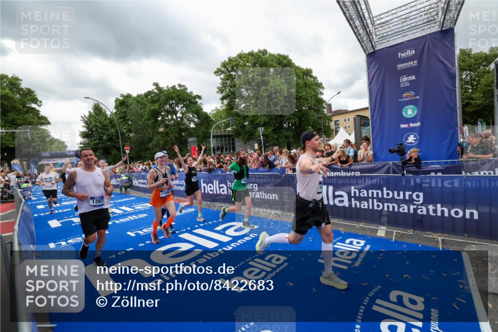 29.06.2025 - hella hamburg halbmarathon Zöllner http://msf.ph/oto/8422683 29.06.2025 10:54:27 Ziel 1267, 1442, 3426, 4635, 4868, 6511, 6512, 7129, 8772, 11009, 12321, 12362, 13289, 15946, 16327, 16574, 16750, 16879, 17698, 18268, 19067 meine-sportfotos.de