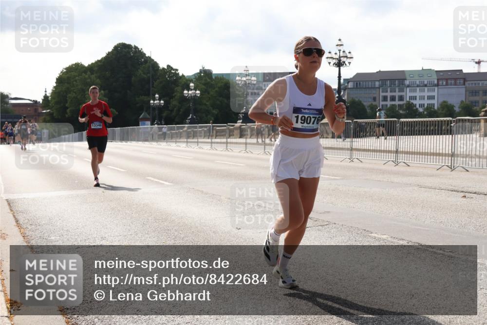 29.06.2025 - hella hamburg halbmarathon Lena Gebhardt http://msf.ph/oto/8422684 29.06.2025 09:42:44 Lombardsbrücke 13346, 19076, 2618, 5612, 7331, 7855, 9269, 10468, 11078, 11228, 12360, 12529, 12992, 13346, 13872, 13913, 14113, 14753, 14836, 15253, 16615, 17614, 18569, 18740, 19041, 19042, 19050, 19076, 19078 meine-sportfotos.de