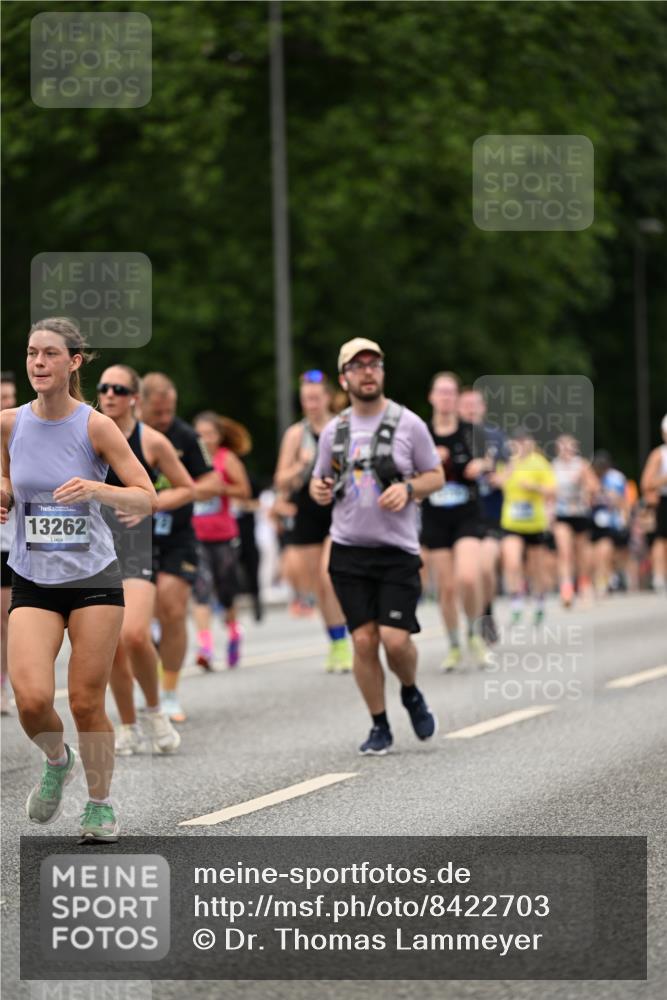 29.06.2025 - hella hamburg halbmarathon Dr. Thomas Lammeyer http://msf.ph/oto/8422703 29.06.2025 10:48:20 Kennedybrücke 1400, 1459, 2258, 2343, 2674, 2733, 3597, 4636, 4866, 5001, 5192, 5201, 5214, 5649, 5902, 5905, 6096, 6226, 6334, 6931, 7197, 8058, 8504, 8591, 9704, 9879, 10006, 10097, 10220, 10553, 11093, 11279 meine-sportfotos.de