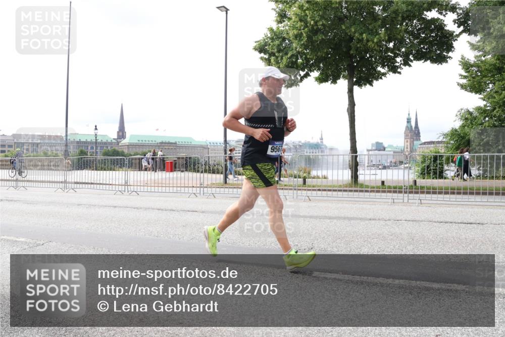 29.06.2025 - hella hamburg halbmarathon Lena Gebhardt http://msf.ph/oto/8422705 29.06.2025 10:27:59 Lombardsbrücke 9561, 1148, 2080, 3389, 5177, 5285, 5369, 5604, 5847, 6214, 6632, 7497, 7764, 7978, 8085, 8215, 9567, 9653, 9654, 9688, 10158, 10412, 10413, 11692, 11739, 12780, 12823, 12842, 13043, 13568, 13678, 13860, 14017, 14155, 14206, 15123, 15607, 15608, 16569, 16804, 16838, 17427, 17791, 18012, 18256, 18301, 18626 meine-sportfotos.de