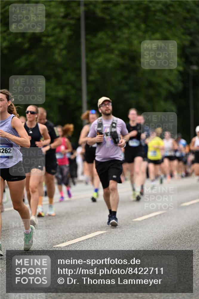 29.06.2025 - hella hamburg halbmarathon Dr. Thomas Lammeyer http://msf.ph/oto/8422711 29.06.2025 10:48:21 Kennedybrücke 1400, 1459, 2258, 2343, 2674, 2733, 3597, 4636, 4866, 5001, 5192, 5201, 5214, 5649, 5902, 5905, 6096, 6226, 6334, 6931, 7197, 8058, 8504, 8591, 9704, 9879, 10006, 10097, 10220, 10285, 10553, 11093, 11279 meine-sportfotos.de