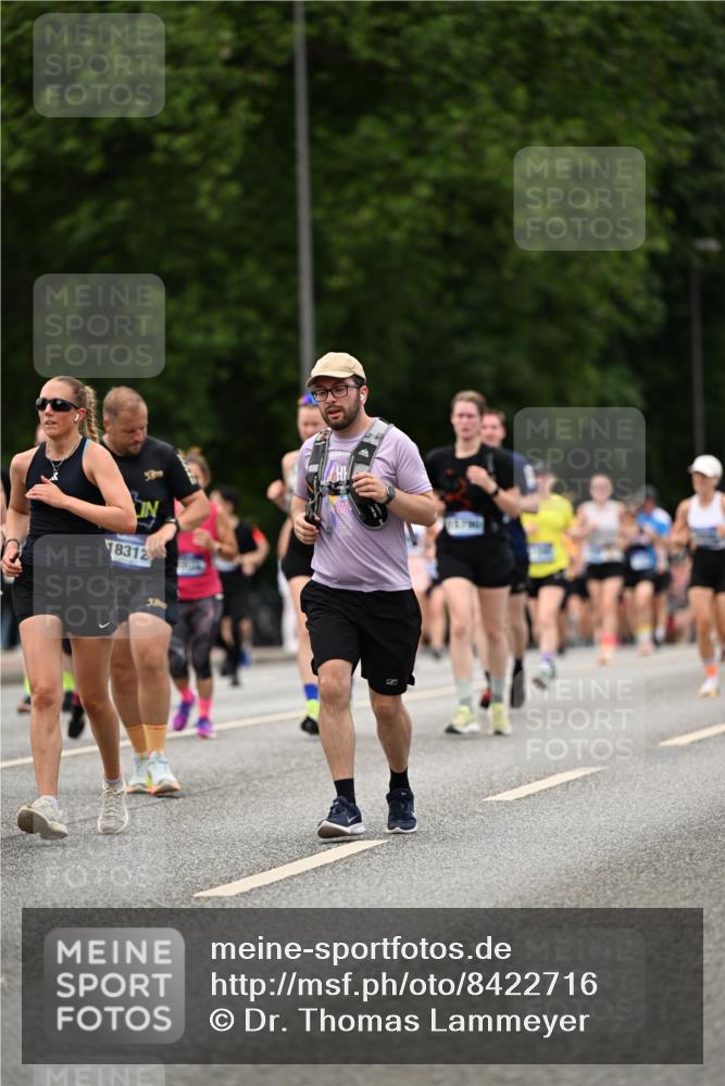 29.06.2025 - hella hamburg halbmarathon Dr. Thomas Lammeyer http://msf.ph/oto/8422716 29.06.2025 10:48:21 Kennedybrücke 1400, 1459, 2258, 2343, 2674, 2733, 3597, 4636, 4866, 5001, 5192, 5201, 5214, 5649, 5902, 5905, 6096, 6226, 6334, 6931, 7197, 8058, 8504, 8591, 9704, 9879, 10006, 10097, 10220, 10285, 10553, 11093, 11279 meine-sportfotos.de