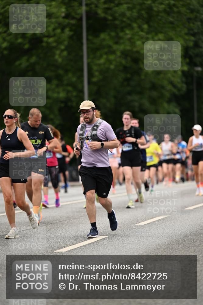 29.06.2025 - hella hamburg halbmarathon Dr. Thomas Lammeyer http://msf.ph/oto/8422725 29.06.2025 10:48:21 Kennedybrücke 1400, 1459, 2258, 2343, 2674, 2733, 3597, 4636, 4866, 5001, 5192, 5201, 5214, 5649, 5902, 5905, 6096, 6226, 6334, 6931, 7197, 8058, 8504, 8591, 9704, 9879, 10006, 10097, 10220, 10285, 10553, 11093, 11279 meine-sportfotos.de