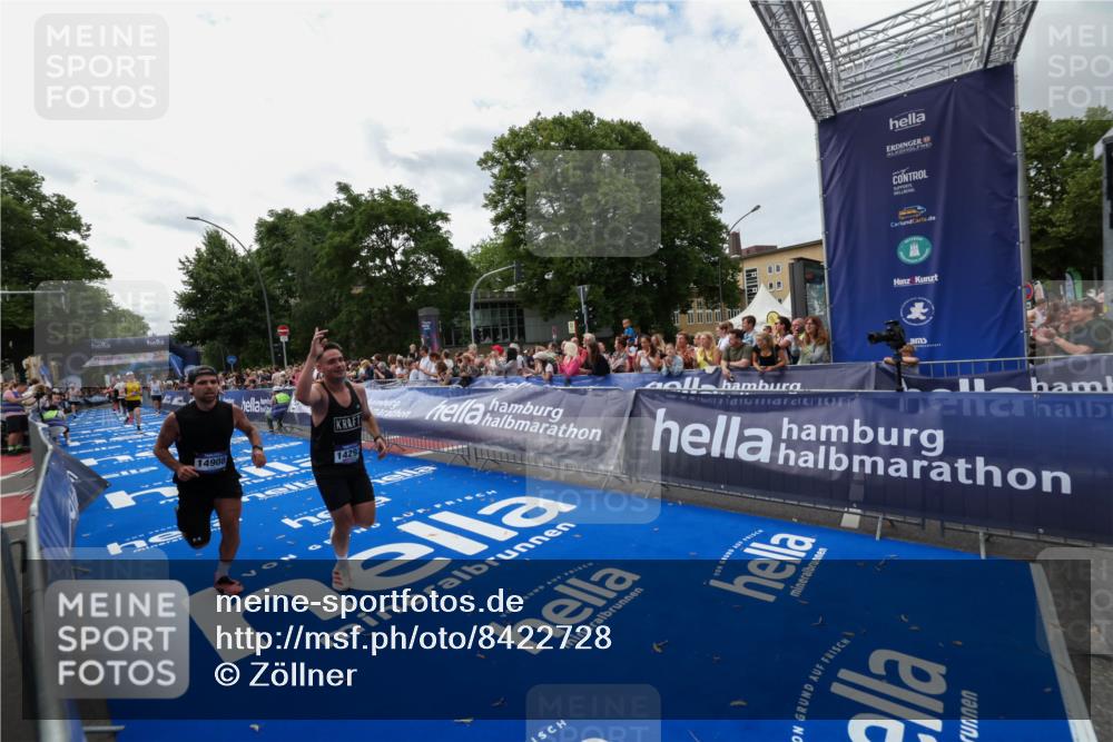 29.06.2025 - hella hamburg halbmarathon Zöllner http://msf.ph/oto/8422728 29.06.2025 10:32:42 Ziel 1707, 1990, 7965, 11877, 12987, 13961, 14293, 14908, 16619, 17117, 17151 meine-sportfotos.de