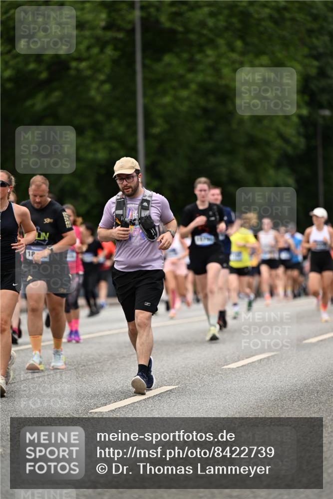 29.06.2025 - hella hamburg halbmarathon Dr. Thomas Lammeyer http://msf.ph/oto/8422739 29.06.2025 10:48:21 Kennedybrücke 1400, 1459, 2258, 2343, 2674, 2733, 3597, 4636, 4866, 5001, 5192, 5201, 5214, 5649, 5902, 5905, 6096, 6226, 6334, 6931, 7197, 8058, 8504, 8591, 9704, 9879, 10006, 10097, 10220, 10285, 10553, 11093, 11279 meine-sportfotos.de