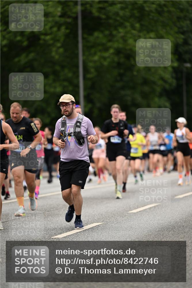 29.06.2025 - hella hamburg halbmarathon Dr. Thomas Lammeyer http://msf.ph/oto/8422746 29.06.2025 10:48:21 Kennedybrücke 1400, 1459, 2258, 2343, 2674, 2733, 3597, 4636, 4866, 5001, 5192, 5201, 5214, 5649, 5902, 5905, 6096, 6226, 6334, 6931, 7197, 8058, 8504, 8591, 9704, 9879, 10006, 10097, 10220, 10285, 10553, 11093, 11279 meine-sportfotos.de