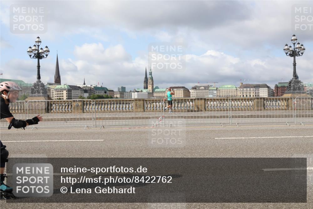 29.06.2025 - hella hamburg halbmarathon Lena Gebhardt http://msf.ph/oto/8422762 29.06.2025 08:57:52 Lombardsbrücke  meine-sportfotos.de