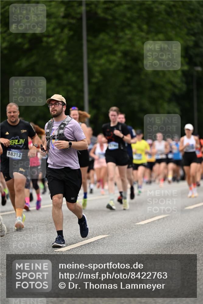 29.06.2025 - hella hamburg halbmarathon Dr. Thomas Lammeyer http://msf.ph/oto/8422763 29.06.2025 10:48:22 Kennedybrücke 1026, 1400, 1459, 2258, 2343, 2674, 2733, 3597, 4636, 4866, 5001, 5192, 5201, 5214, 5649, 5902, 5905, 6096, 6226, 6334, 6931, 7197, 8058, 8504, 8591, 9704, 9879, 10006, 10097, 10220, 10285, 10553, 11093, 11279 meine-sportfotos.de