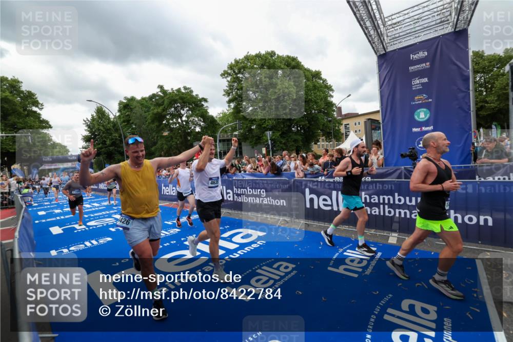 29.06.2025 - hella hamburg halbmarathon Zöllner http://msf.ph/oto/8422784 29.06.2025 10:54:31 Ziel 1442, 3426, 3794, 4635, 4868, 6511, 7129, 8772, 8798, 11009, 11797, 11799, 12321, 12362, 12607, 15146, 16327, 19067 meine-sportfotos.de