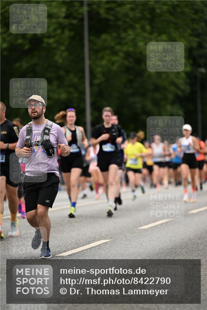 29.06.2025 - hella hamburg halbmarathon Dr. Thomas Lammeyer http://msf.ph/oto/8422790 29.06.2025 10:48:22 Kennedybrücke 1026, 1400, 1459, 2258, 2343, 2674, 2733, 3597, 4636, 4866, 5001, 5192, 5201, 5214, 5649, 5902, 5905, 6096, 6226, 6334, 6931, 7197, 8058, 8504, 8591, 9704, 9879, 10006, 10097, 10220, 10285, 10553, 11093, 11279 meine-sportfotos.de