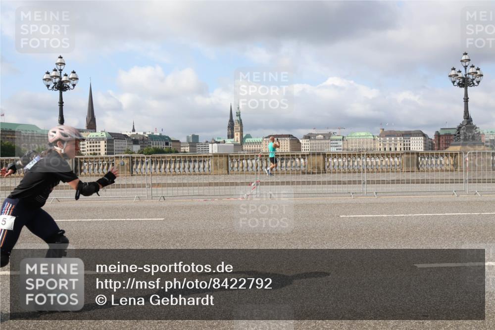 29.06.2025 - hella hamburg halbmarathon Lena Gebhardt http://msf.ph/oto/8422792 29.06.2025 08:57:52 Lombardsbrücke 5 meine-sportfotos.de