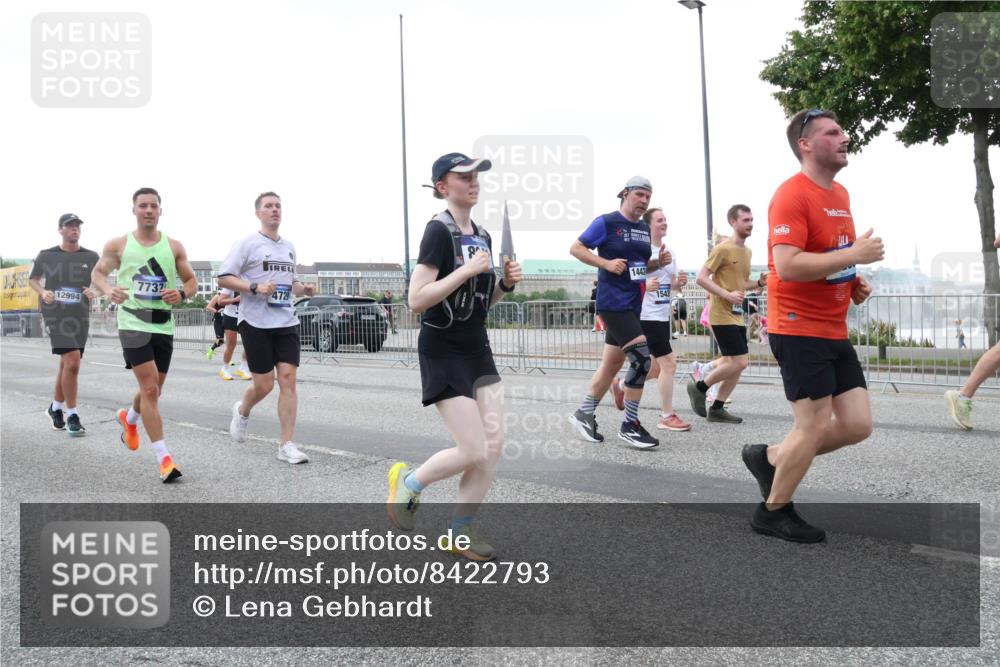 29.06.2025 - hella hamburg halbmarathon Lena Gebhardt http://msf.ph/oto/8422793 29.06.2025 10:52:53 Lombardsbrücke 1442, 7732, 1543, 12994, 4729, 1369, 1826, 2146, 2291, 2362, 2420, 2528, 2701, 2983, 2988, 3140, 3227, 3787, 4591, 4626, 4729, 5360, 6135, 6521, 7032, 7511, 7681, 7737, 7812, 8641, 9068, 9070, 9103, 9545, 10055, 10080, 10392, 10417, 10568, 10600, 10661, 10879, 10928, 10981, 11297, 11520, 11524, 11919, 12127, 12128, 12994, 13489, 13916, 13917, 14009, 14765, 14807, 14977, 14979, 16137 meine-sportfotos.de