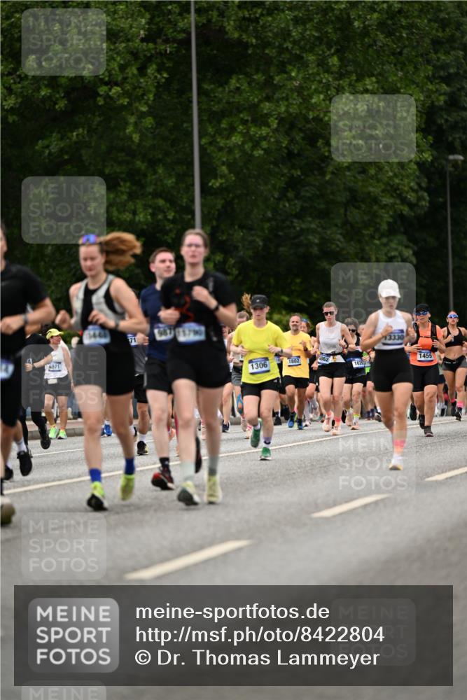 29.06.2025 - hella hamburg halbmarathon Dr. Thomas Lammeyer http://msf.ph/oto/8422804 29.06.2025 10:48:23 Kennedybrücke 1026, 1400, 1459, 1802, 1804, 2258, 2343, 2674, 2733, 3597, 4636, 4866, 5001, 5127, 5192, 5201, 5214, 5649, 5902, 5905, 6096, 6226, 6334, 6931, 7197, 8058, 8504, 8591, 9704, 9879, 10006, 10097, 10220, 10285, 10553, 11093, 11279 meine-sportfotos.de