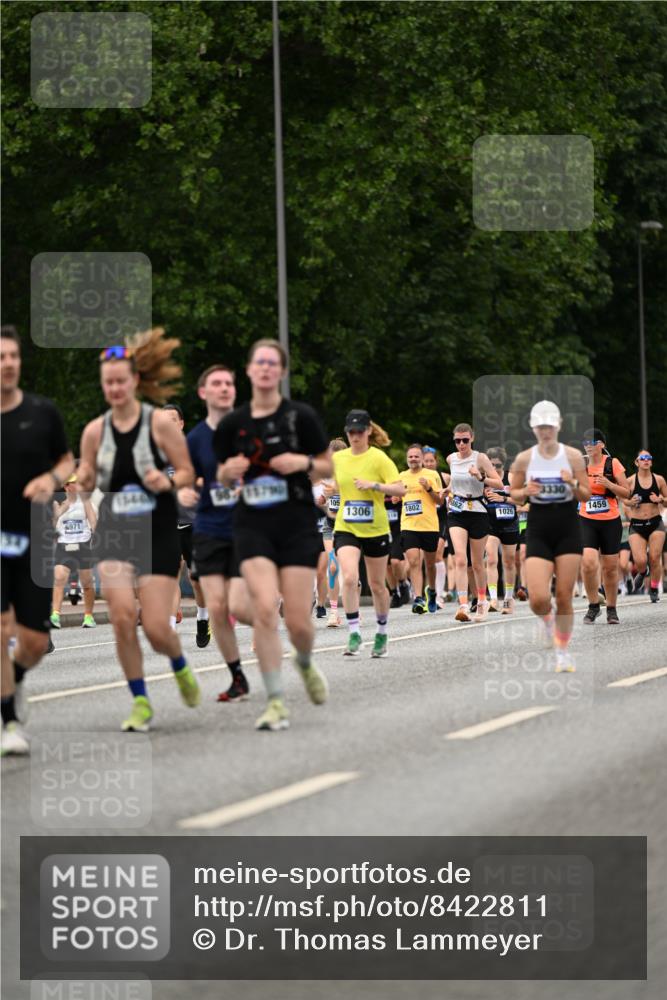 29.06.2025 - hella hamburg halbmarathon Dr. Thomas Lammeyer http://msf.ph/oto/8422811 29.06.2025 10:48:23 Kennedybrücke 1026, 1400, 1459, 1802, 1804, 2258, 2343, 2674, 2733, 3597, 4636, 4866, 5001, 5127, 5192, 5201, 5214, 5649, 5902, 5905, 6096, 6226, 6334, 6931, 7197, 8058, 8504, 8591, 9704, 9879, 10006, 10097, 10220, 10285, 10553, 11093, 11279 meine-sportfotos.de
