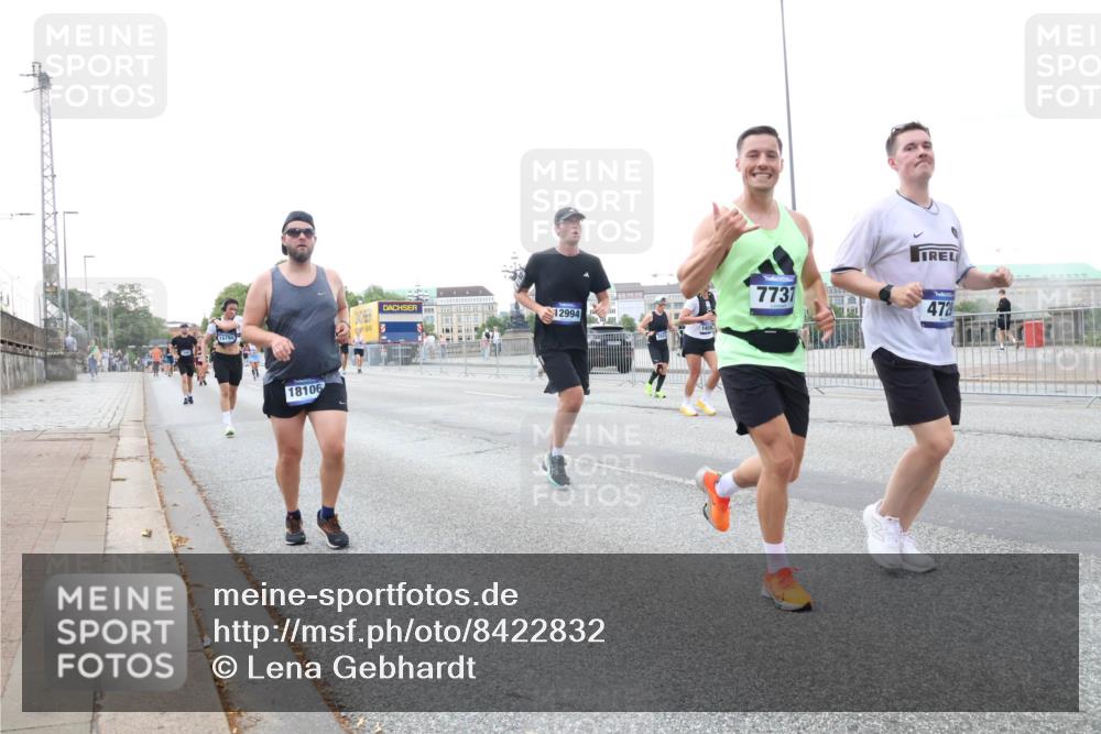 29.06.2025 - hella hamburg halbmarathon Lena Gebhardt http://msf.ph/oto/8422832 29.06.2025 10:52:54 Lombardsbrücke 16794, 18106, 12994, 7731, 472, 1369, 1826, 2146, 2291, 2362, 2420, 2528, 2701, 2983, 2988, 3140, 3227, 3787, 4591, 4626, 4729, 5360, 6135, 6521, 7032, 7511, 7681, 7737, 8641, 9068, 9070, 9103, 9545, 10055, 10080, 10392, 10417, 10568, 10600, 10661, 10879, 10928, 10981, 11297, 11520, 11524, 11919, 12127, 12128, 12994, 13489, 13916, 13917, 14009, 14765, 14807, 14977, 14979, 16137 meine-sportfotos.de