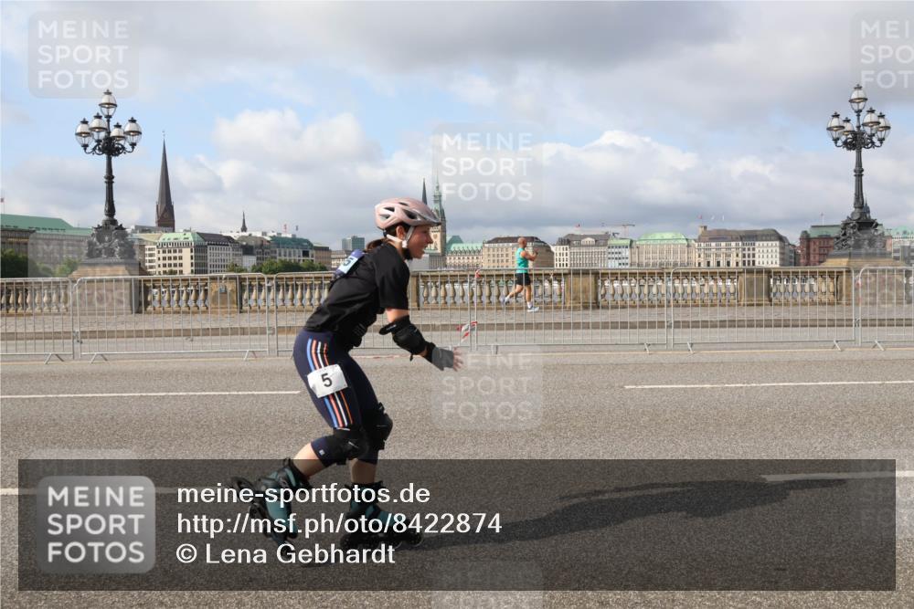29.06.2025 - hella hamburg halbmarathon Lena Gebhardt http://msf.ph/oto/8422874 29.06.2025 08:57:53 Lombardsbrücke 5 meine-sportfotos.de