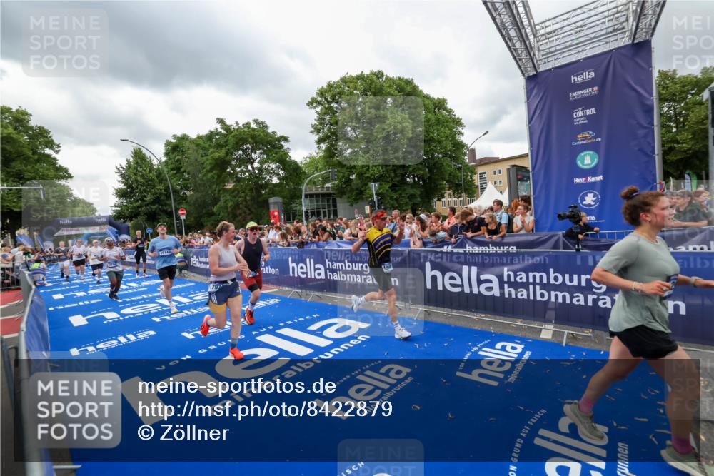 29.06.2025 - hella hamburg halbmarathon Zöllner http://msf.ph/oto/8422879 29.06.2025 10:54:35 Ziel 2474, 3794, 4868, 5259, 7129, 8798, 10040, 10368, 10376, 11797, 11799, 12607, 15146 meine-sportfotos.de